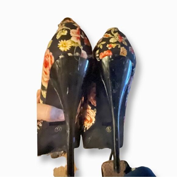 Glaze - Flowered Platform Heels - Picture 5 of 5